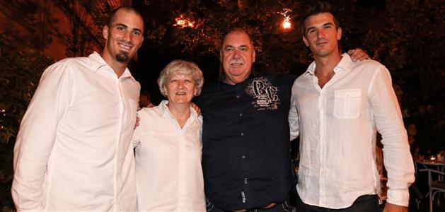 Braća Martin i Valent Sinković s roditeljima